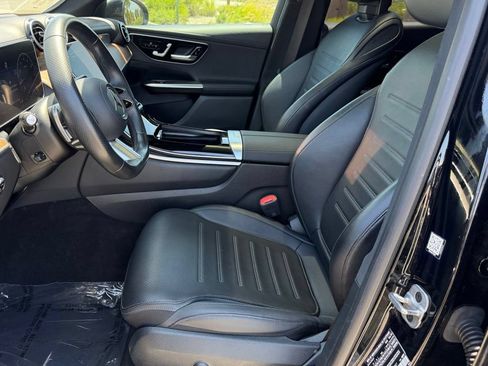 Used 2024 Mercedes-Benz GLC 300 4MATIC image 17