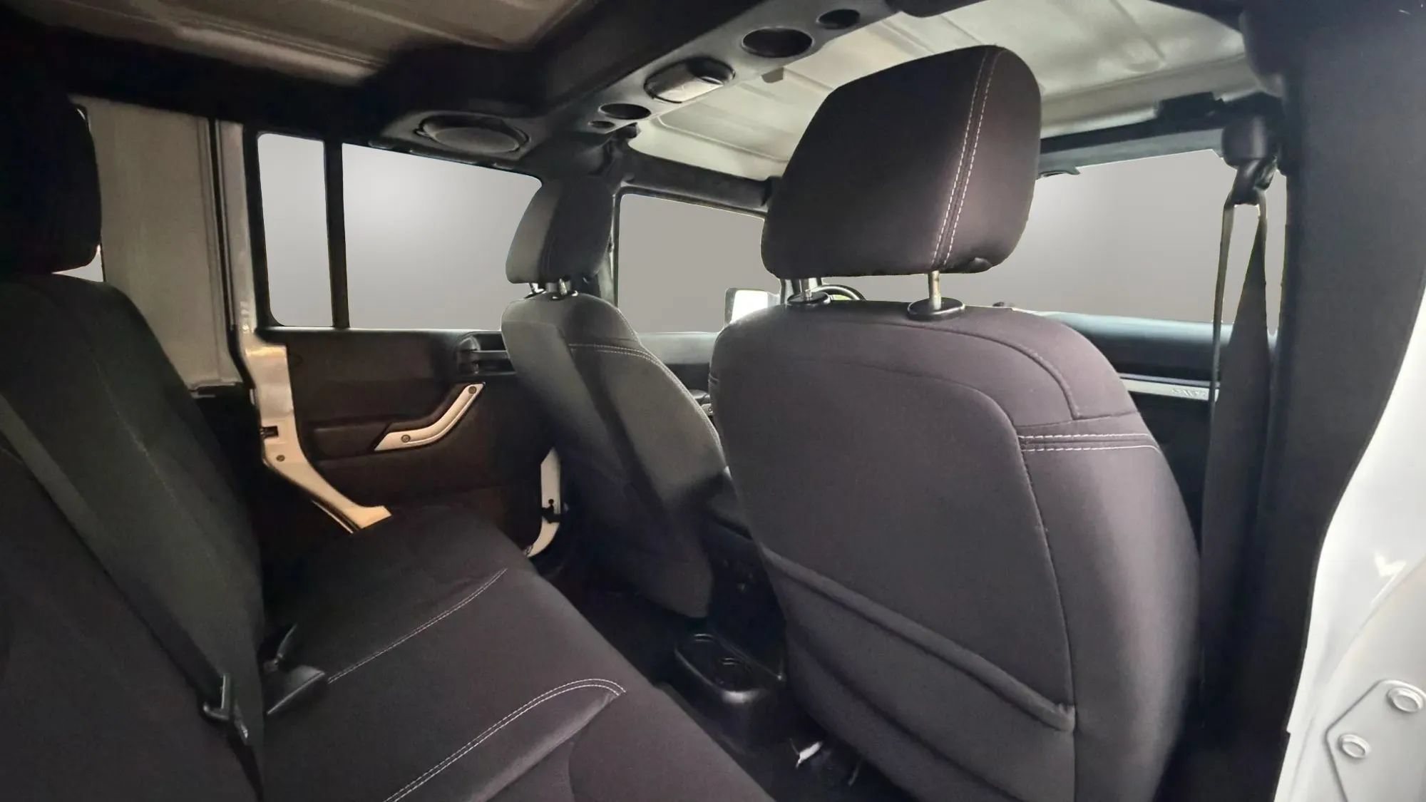 Used 2013 Jeep Wrangler Unlimited Sahara w/ Connectivity Group AWD/4WD image 17