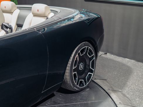 Used 2018 Rolls-Royce Dawn RWD image 27