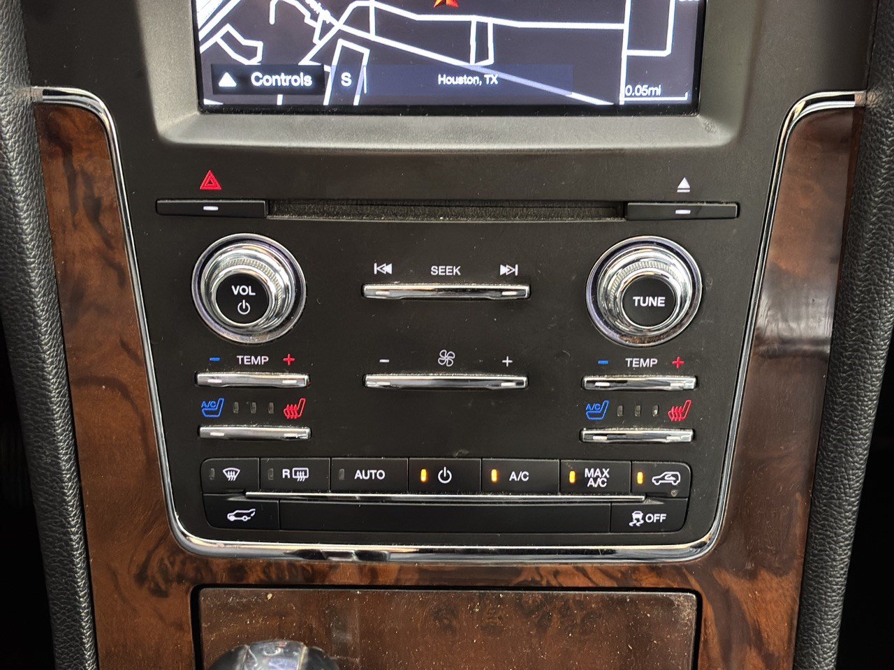 Used 2016 Lincoln Navigator L Select RWD image 22