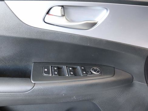 Used 2022 Kia Forte LXS FWD image 13