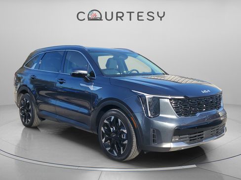 Certified 2024 Kia Sorento EX w/ Panoramic Sunroof Package image 6