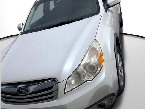 Used 2010 Subaru Outback 2.5i Limited image 1