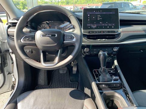 Used 2022 Jeep Compass Trailhawk AWD/4WD image 19