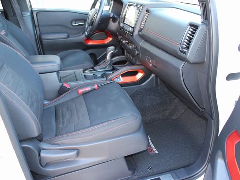Used 2022 Nissan Frontier PRO-4X image 16