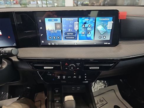 New 2026 Nissan Kicks SR FWD image 24