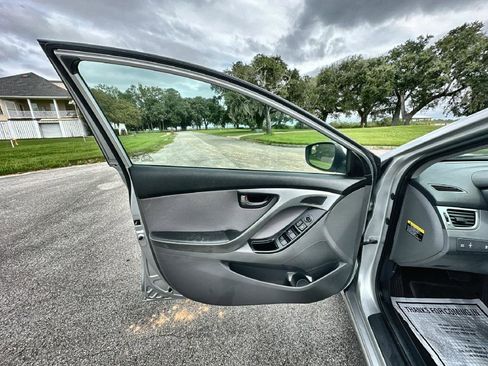 Used 2016 Hyundai Elantra SE w/ Option Group 02 image 12