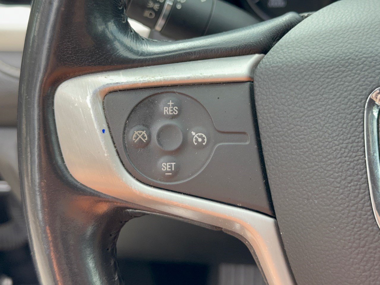 Used 2020 GMC Acadia SLT FWD image 18