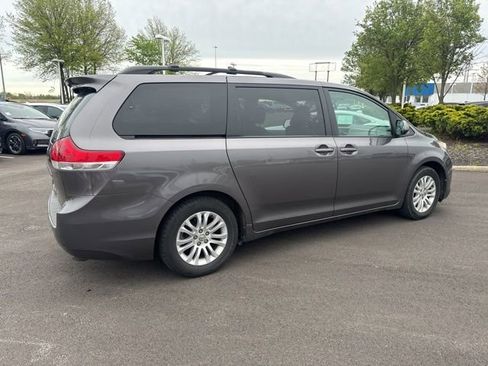 Used 2012 Toyota Sienna XLE FWD image 15