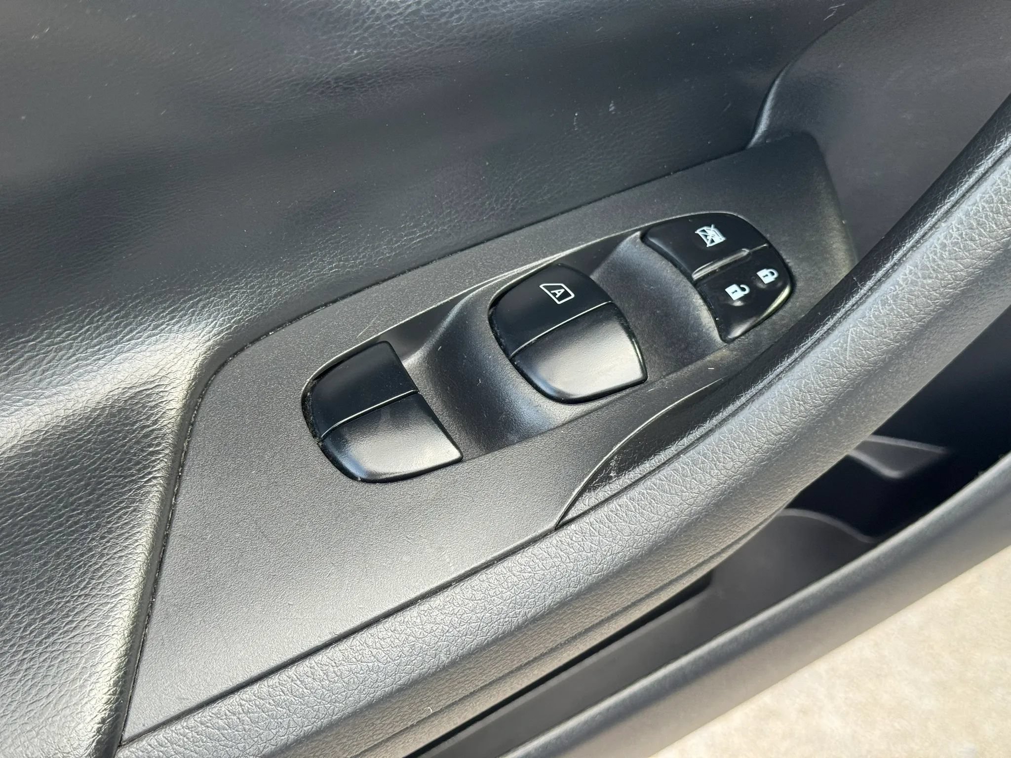 Used 2018 Nissan Altima 2.5 SR w/ SR Midnight Edition FWD image 12