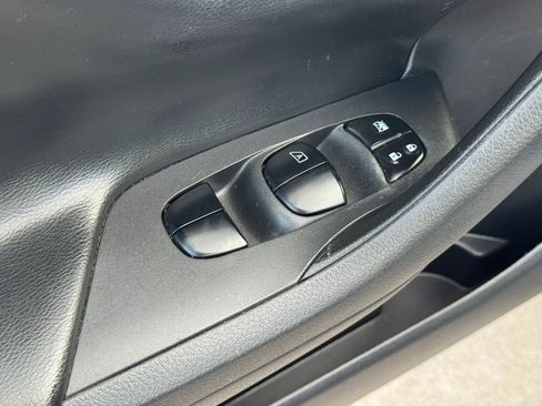 Used 2018 Nissan Altima 2.5 SR w/ SR Midnight Edition FWD image 12
