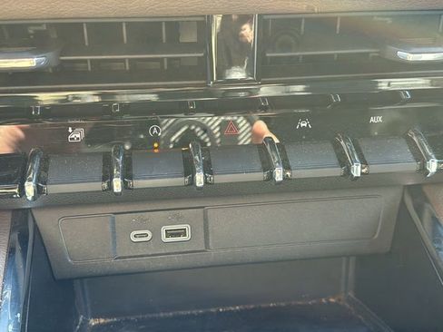 Used 2024 GMC Canyon Denali image 33