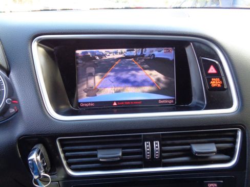 Used 2016 Audi Q5 2.0T Premium Plus w/ Technology Package image 21