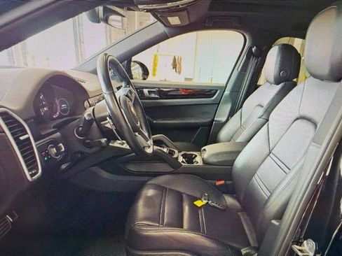Used 2021 Porsche Cayenne S w/ Premium Package Plus AWD/4WD image 6