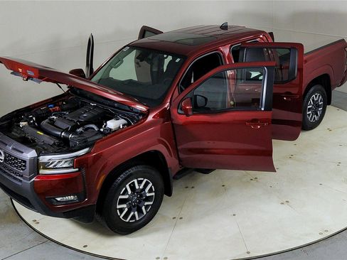 Used 2025 Nissan Frontier SL image 26