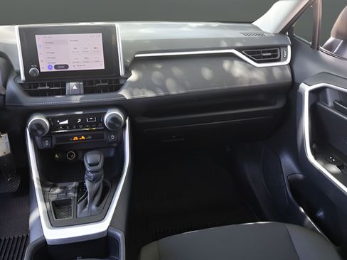 Used 2024 Toyota RAV4 LE FWD image 18