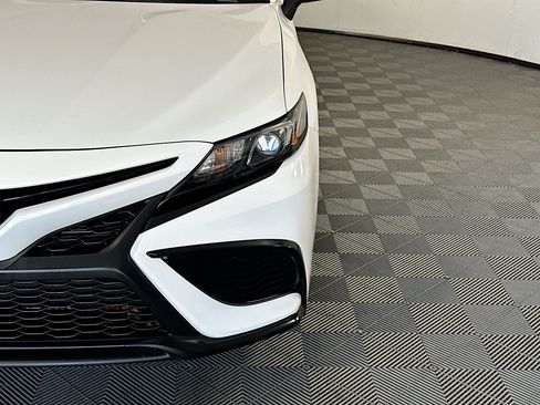 Used 2023 Toyota Camry SE FWD image 9