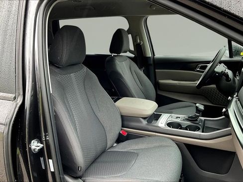 New 2026 Kia Carnival LX FWD image 9