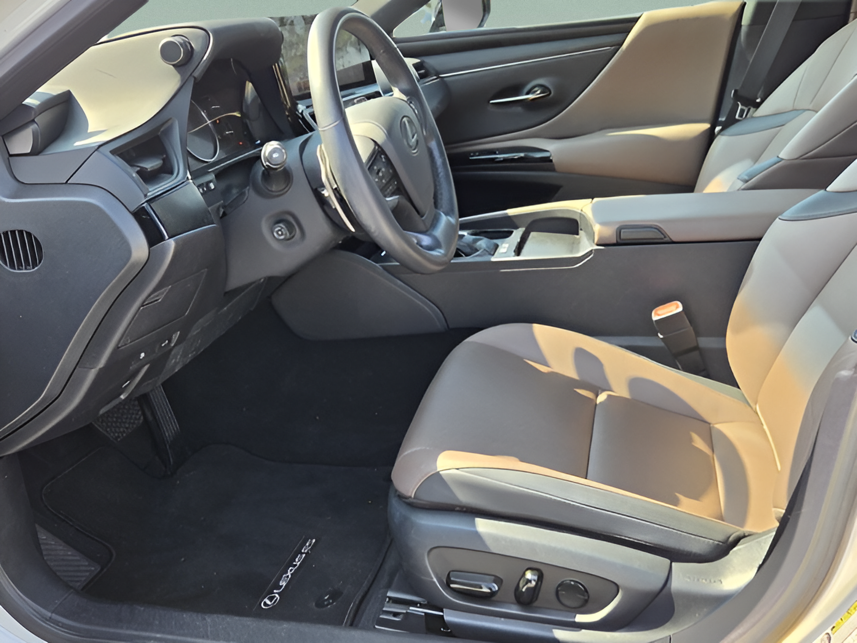 Certified 2023 Lexus ES 300h w/ Premium Package FWD image 9