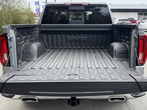 New 2026 GMC Sierra 1500 SLT image 4