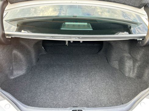Used 2017 Toyota Camry LE FWD image 6