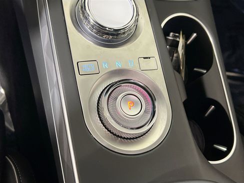 Used 2025 Genesis GV70 3.5T Sport w/ Sport Advanced Package image 17