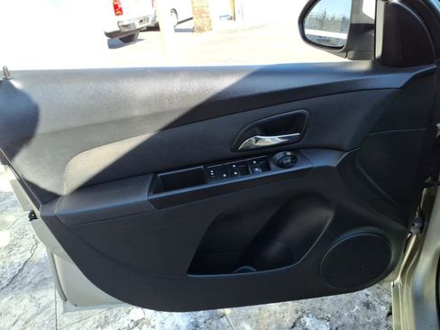 Used 2016 Chevrolet Cruze LT FWD image 10