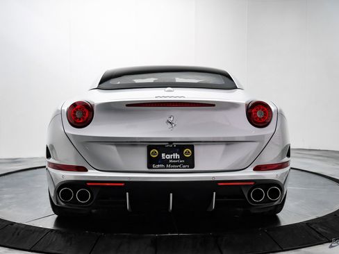 Used 2016 Ferrari California T image 16