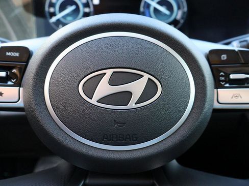 New 2025 Hyundai Elantra Limited image 28