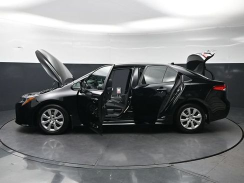 Used 2025 Toyota Corolla LE FWD image 34