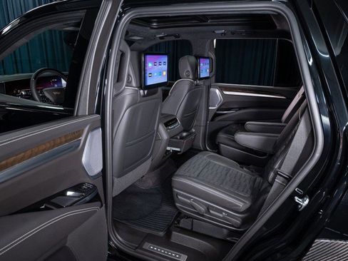 Used 2026 Cadillac Escalade Platinum Sport w/ LPO, ONYX Package AWD/4WD image 33