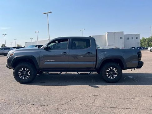 Used 2019 Toyota Tacoma TRD Off-Road w/ TRD Premium Off Road Package AWD/4WD image 2
