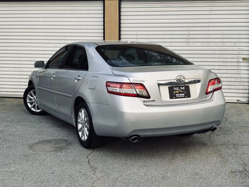 Used 2011 Toyota Camry XLE w/ XLE Extra-Value Pkg #1 FWD image 11