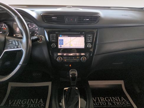 Used 2017 Nissan Rogue SV image 12