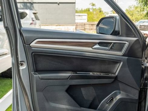 Used 2021 Volkswagen Atlas SE w/ Towing Package AWD/4WD image 15