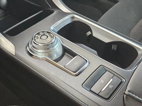 Used 2020 Ford Fusion SE FWD image 12