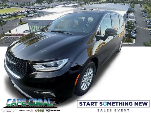 New 2026 Chrysler Pacifica Select image 1