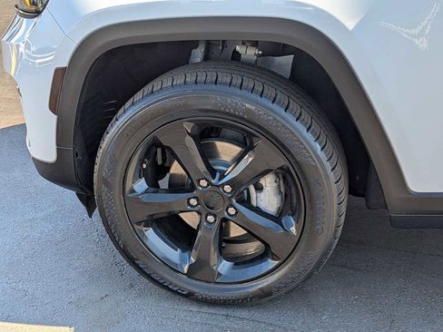 Certified 2023 Jeep Grand Cherokee Limited w/ Black Appearance Package AWD/4WD image 27
