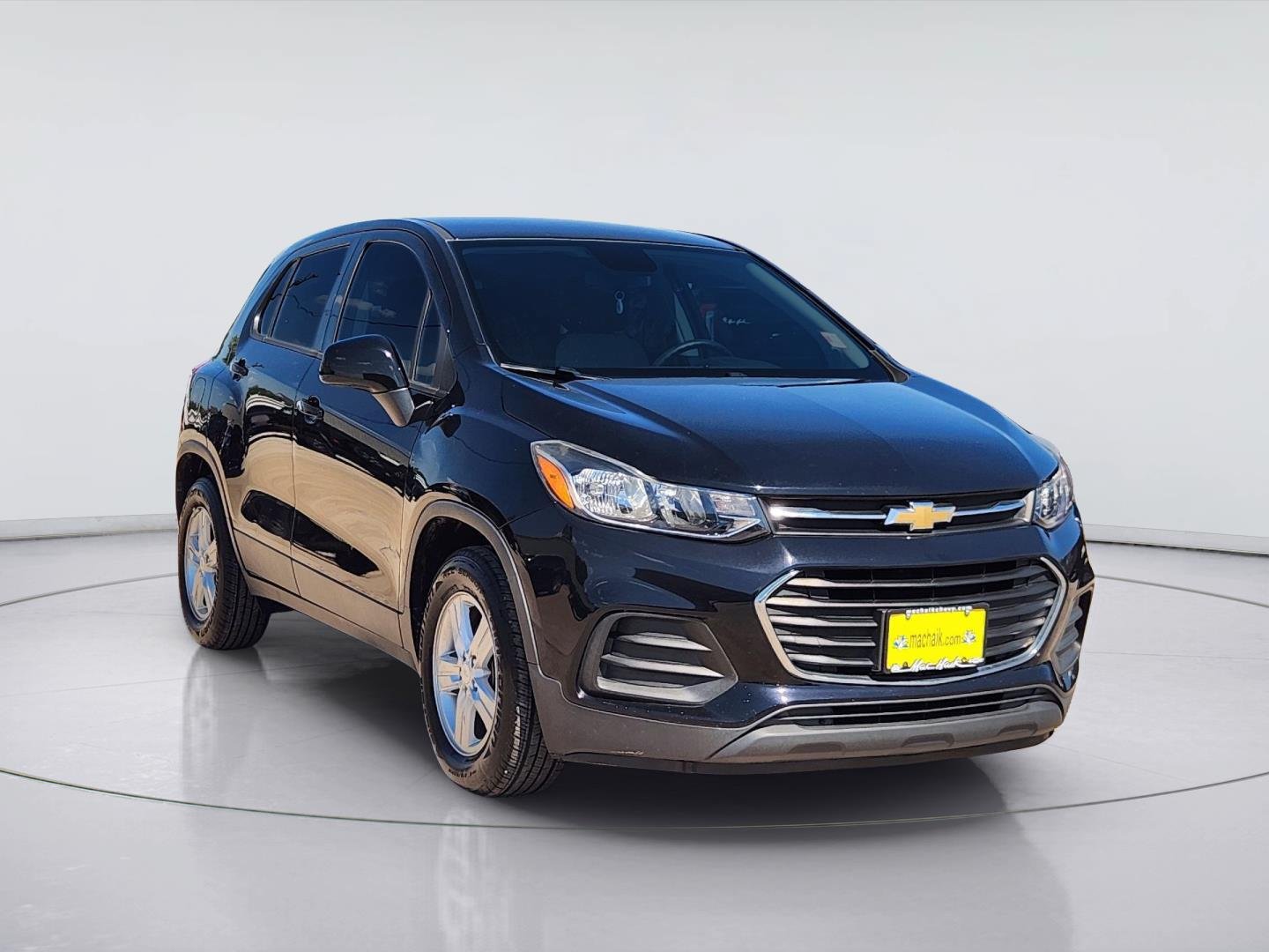 Used 2020 Chevrolet Trax LS w/ LPO, Cargo Package FWD image 3