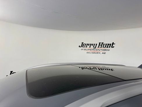 Used 2025 Nissan Rogue SL w/ Tech Package image 6