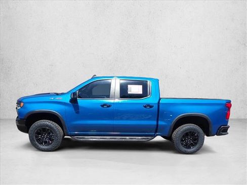 Used 2022 Chevrolet Silverado 1500 ZR2 w/ Technology Package AWD/4WD image 2