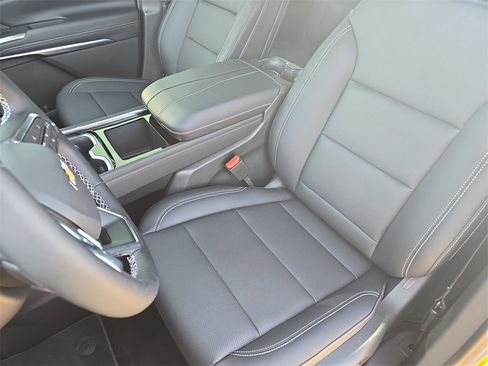 New 2026 Chevrolet Traverse LT w/ Sun and Wheel Package image 16