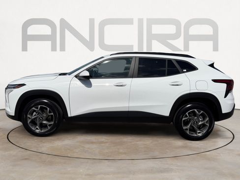 Used 2025 Chevrolet Trax LT w/ LT Convenience Package FWD image 6