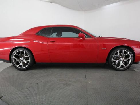 Used 2016 Dodge Challenger R/T w/ Driver Convenience Group RWD image 5