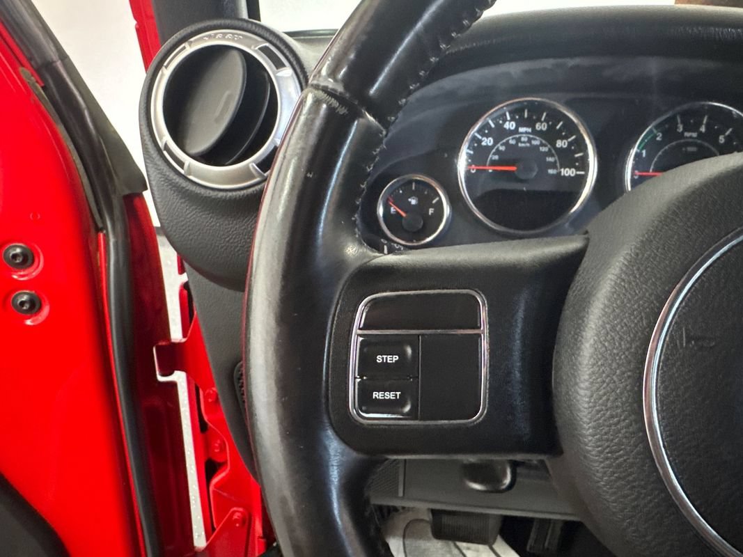 Used 2015 Jeep Wrangler Unlimited Sahara AWD/4WD image 11