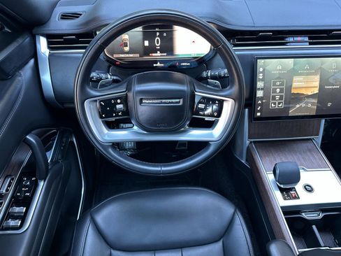 Used 2025 Land Rover Range Rover SE image 16