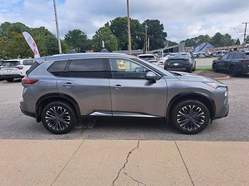 Used 2025 Nissan Rogue Platinum FWD image 7