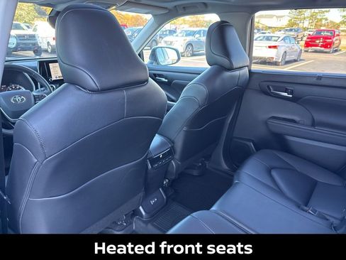 Used 2023 Toyota Highlander XLE image 16