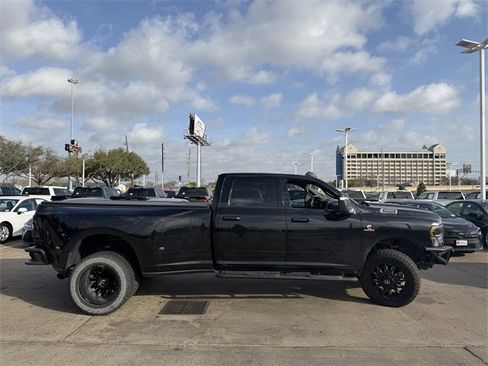 Used 2024 RAM 3500 Tradesman w/ Chrome Appearance Group image 4