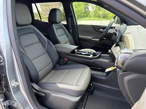 New 2026 Chevrolet Equinox LT w/ Convenience Package II FWD image 31
